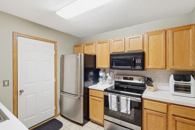 1805 Southcross Drive W 2706, Burnsville, MN 55306