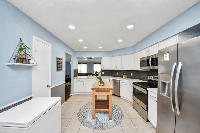 2519 Colonial Ridge Drive, Friendswood, TX 77546