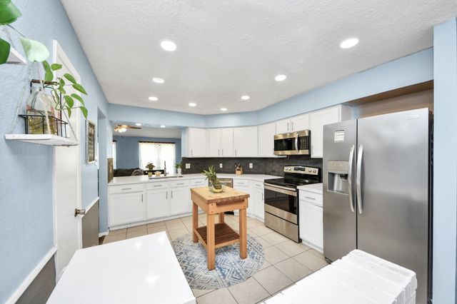2519 Colonial Ridge Drive, Friendswood, TX 77546