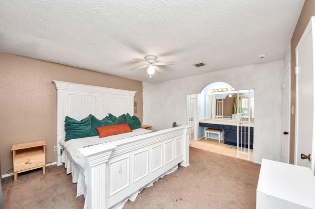 2519 Colonial Ridge Drive, Friendswood, TX 77546