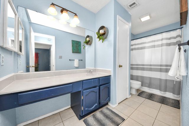 2519 Colonial Ridge Drive, Friendswood, TX 77546