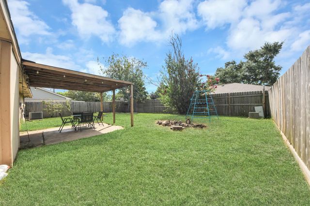 2519 Colonial Ridge Drive, Friendswood, TX 77546