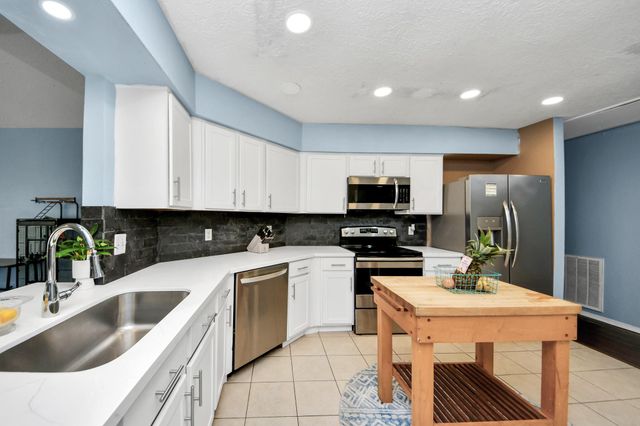 2519 Colonial Ridge Drive, Friendswood, TX 77546