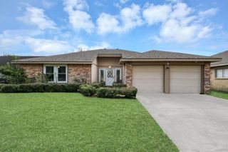 2519 Colonial Ridge Drive, Friendswood, TX 77546