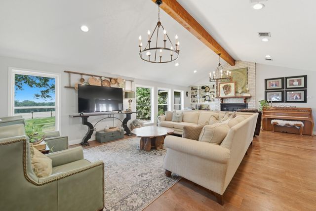 3588 Industry Road, Bleiblerville, TX 78931