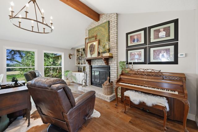 3588 Industry Road, Bleiblerville, TX 78931