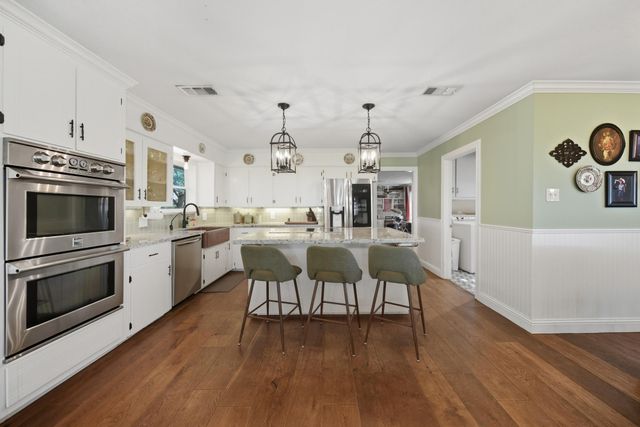 3588 Industry Road, Bleiblerville, TX 78931