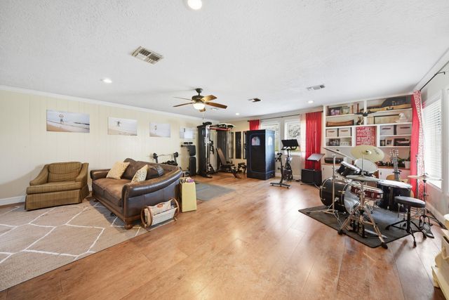 3588 Industry Road, Bleiblerville, TX 78931