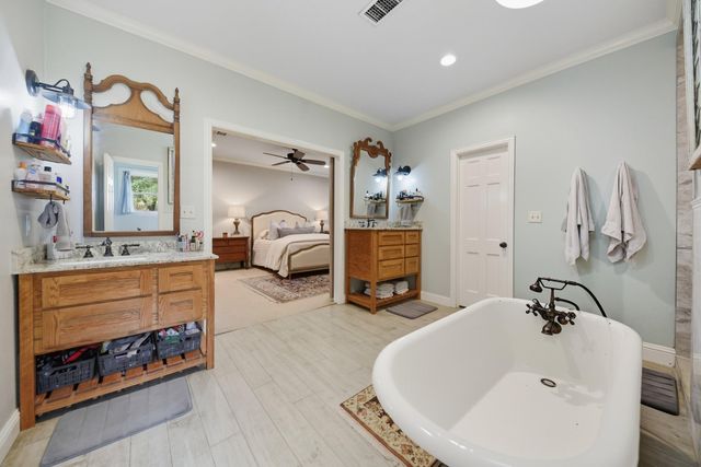 3588 Industry Road, Bleiblerville, TX 78931