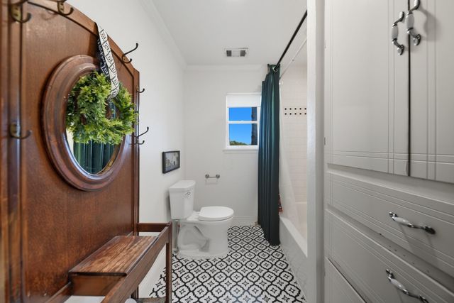 3588 Industry Road, Bleiblerville, TX 78931