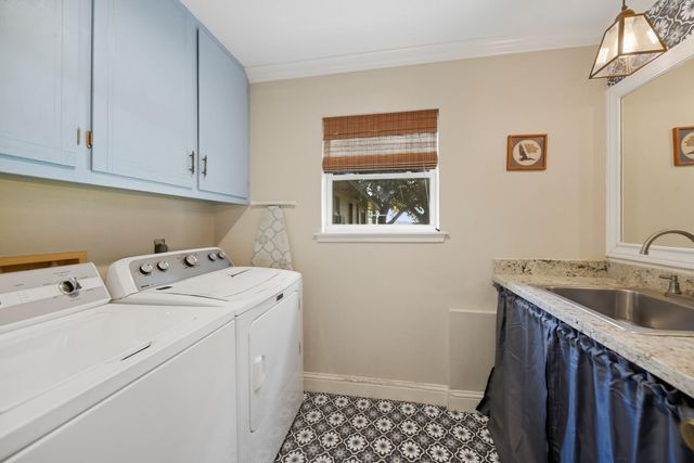 3588 Industry Road, Bleiblerville, TX 78931