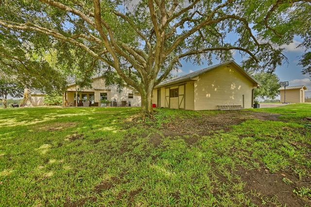 3588 Industry Road, Bleiblerville, TX 78931