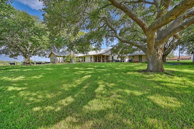 3588 Industry Road, Bleiblerville, TX 78931
