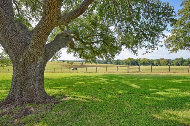 3588 Industry Road, Bleiblerville, TX 78931