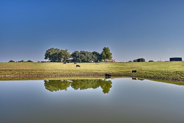 3588 Industry Road, Bleiblerville, TX 78931