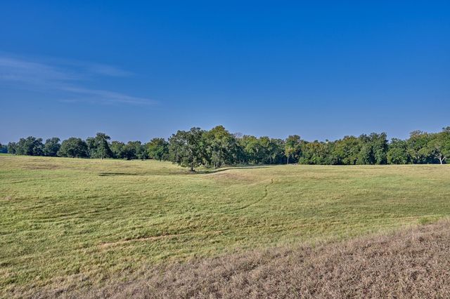 3588 Industry Road, Bleiblerville, TX 78931