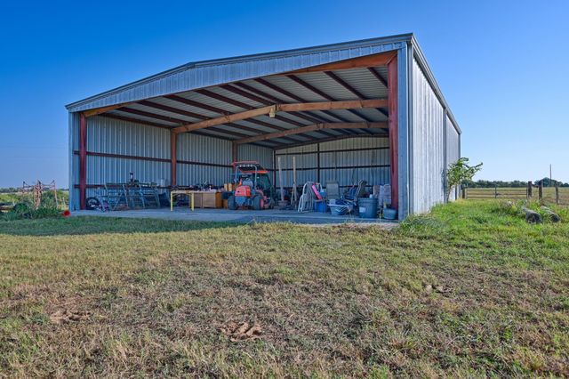3588 Industry Road, Bleiblerville, TX 78931