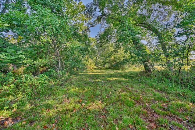 3588 Industry Road, Bleiblerville, TX 78931