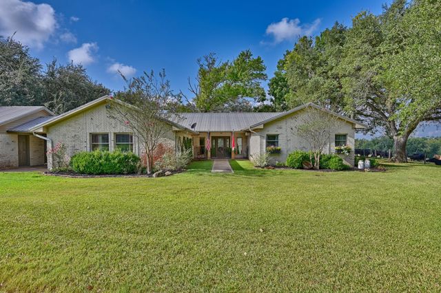 3588 Industry Road, Bleiblerville, TX 78931