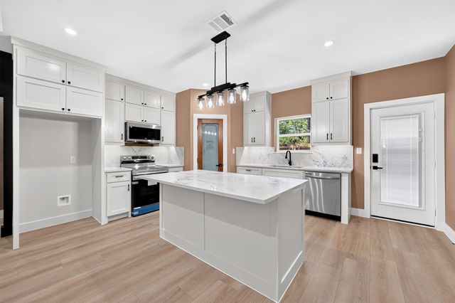 203 Seagrove Lane, Quinlan, TX 75474