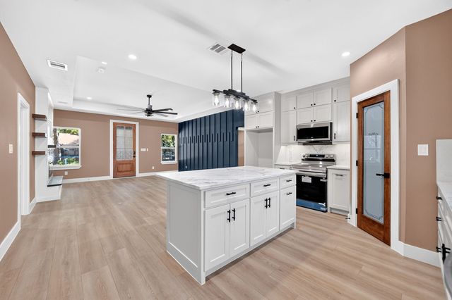 203 Seagrove Lane, Quinlan, TX 75474