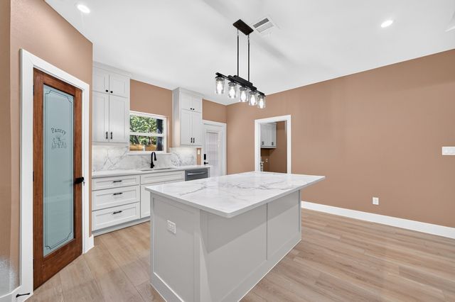 203 Seagrove Lane, Quinlan, TX 75474