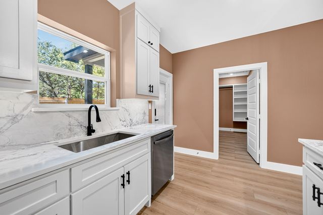 203 Seagrove Lane, Quinlan, TX 75474