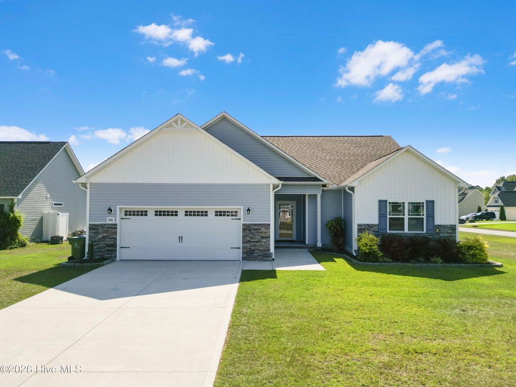 300 Channel Run Lane, Sneads Ferry, NC 28460