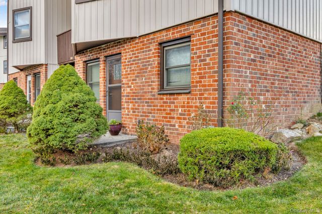 17 HASTINGS B, Yorktown Heights, NY 10598