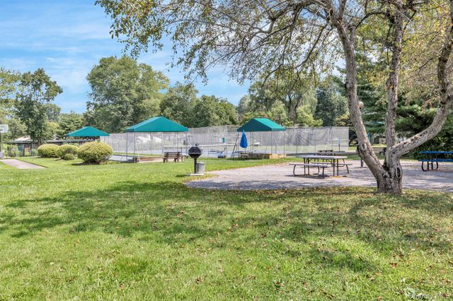 17 HASTINGS B, Yorktown Heights, NY 10598