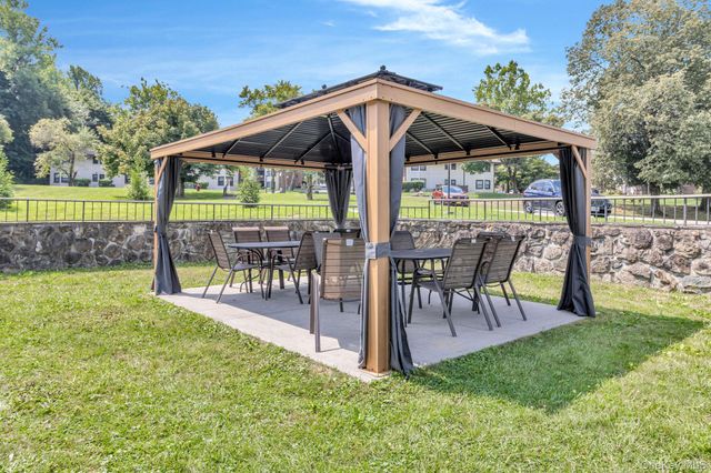 17 HASTINGS B, Yorktown Heights, NY 10598