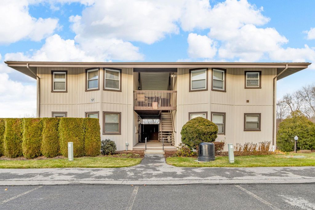 17 HASTINGS B, Yorktown Heights, NY 10598