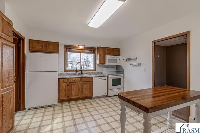 205 Park St N, Fairfax, MN 55332