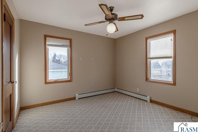 205 Park St N, Fairfax, MN 55332