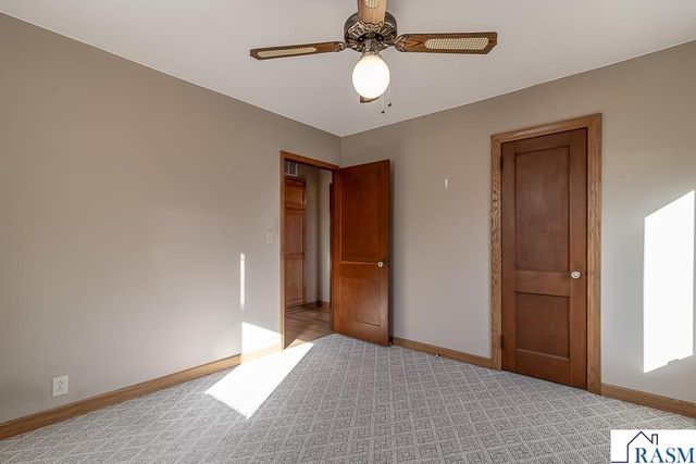 205 Park St N, Fairfax, MN 55332