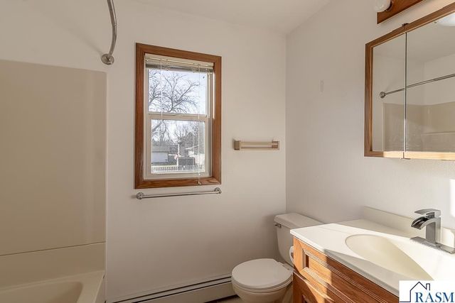 205 Park St N, Fairfax, MN 55332