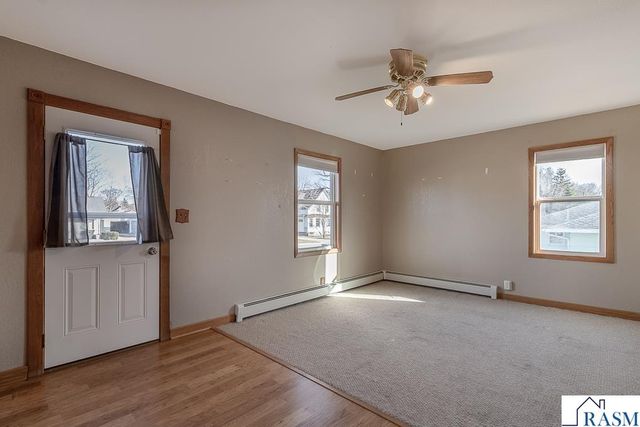 205 Park St N, Fairfax, MN 55332