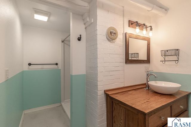 205 Park St N, Fairfax, MN 55332