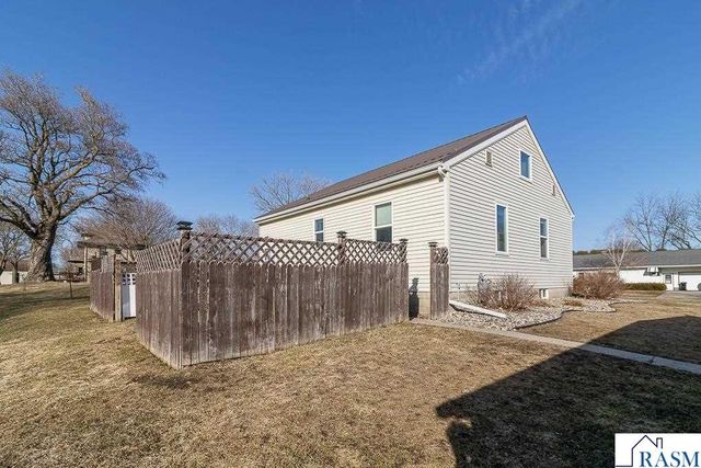 205 Park St N, Fairfax, MN 55332