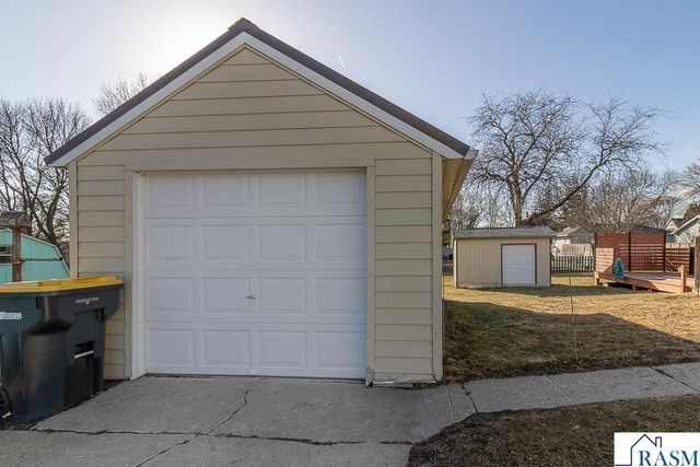 205 Park St N, Fairfax, MN 55332