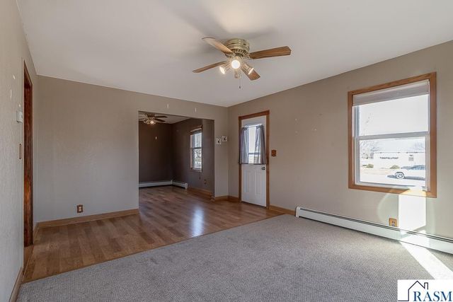 205 Park St N, Fairfax, MN 55332