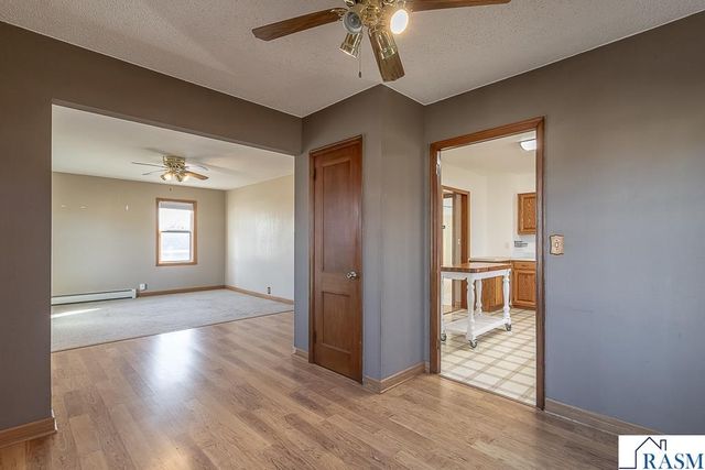 205 Park St N, Fairfax, MN 55332