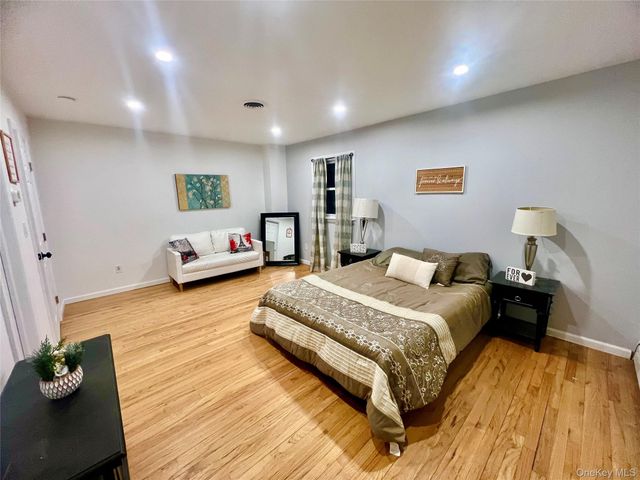 14 Rdean Place, Middletown, NY 10940