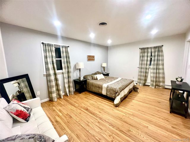 14 Rdean Place, Middletown, NY 10940