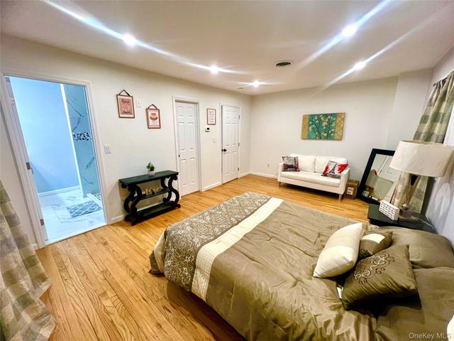 14 Rdean Place, Middletown, NY 10940