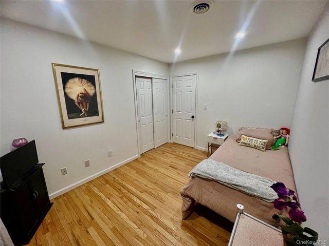 14 Rdean Place, Middletown, NY 10940