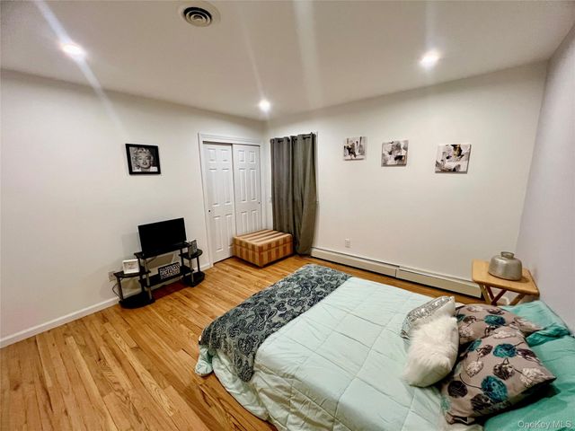 14 Rdean Place, Middletown, NY 10940