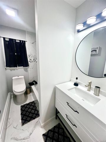 14 Rdean Place, Middletown, NY 10940