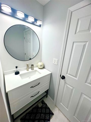 14 Rdean Place, Middletown, NY 10940