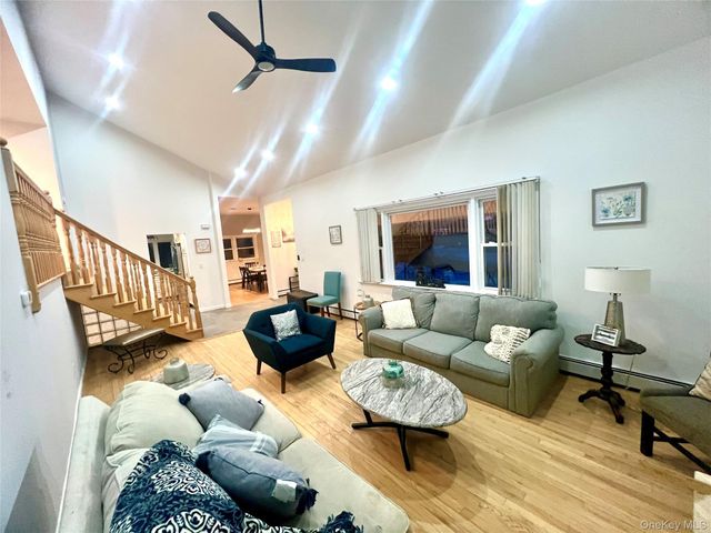 14 Rdean Place, Middletown, NY 10940